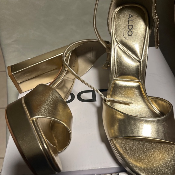 Woman’s heels size 8 by Aldo - Picture 2 of 8